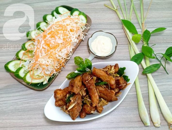 Mẹ tôi có món gà chiên sả thơm ngon nhức nhối, ai đến nhà ăn cũng hỏi cách làm-1