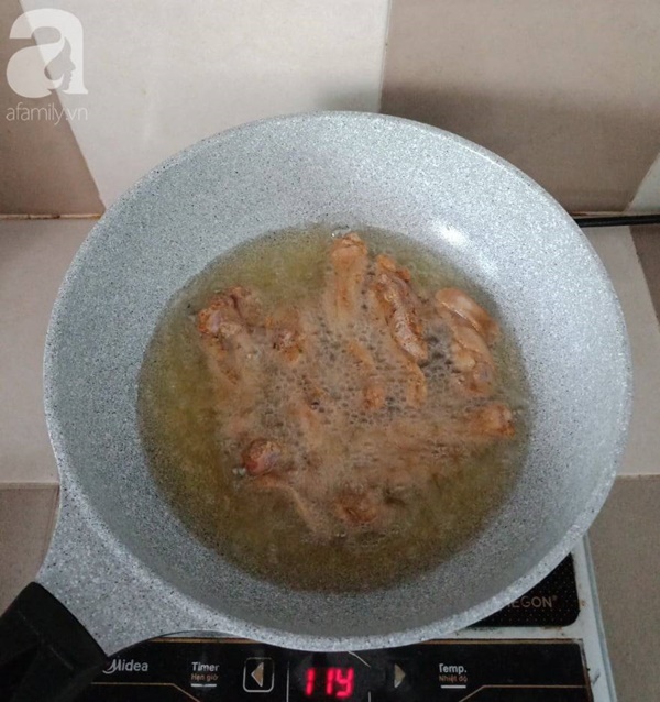 Mẹ tôi có món gà chiên sả thơm ngon nhức nhối, ai đến nhà ăn cũng hỏi cách làm-4