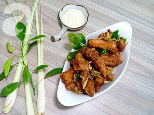 Mẹ tôi có món gà chiên sả thơm ngon nhức nhối, ai đến nhà ăn cũng hỏi cách làm-6