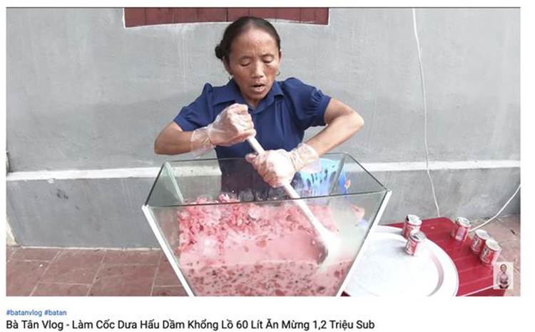 Con trai bà Tân Vlog bị dân mạng ném đá thẳng tay khi cắn dở đồ ăn rồi lại cho vào nồi nấu mời mọi người-7