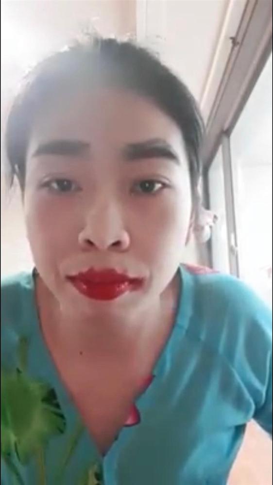 Hồ Dịp - Chị gái nổi nhất hôm nay với loạt clip ngồi trên máy rung trang điểm, kết quả tầy huầy cái mặt và quan trọng cứ nói câu nào là cười rụng rốn” câu đó-3