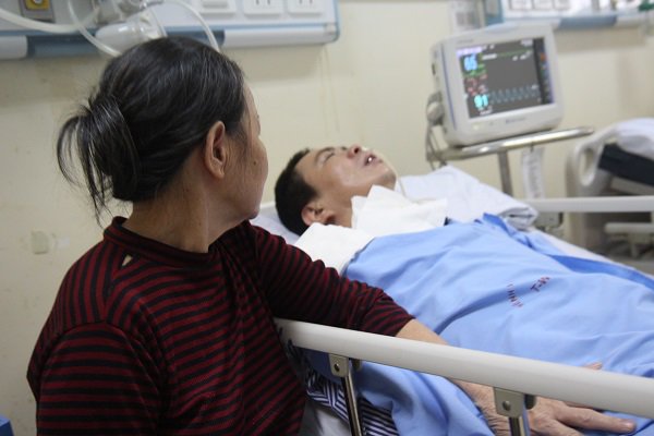 Mẹ chết lặng khi nghe con nói ngoài hành lang bệnh viện: Mẹ ơi cứu con, con sắp chết rồi”-1