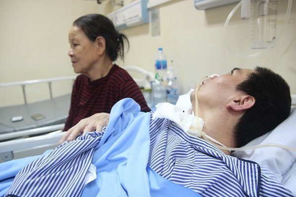 Mẹ chết lặng khi nghe con nói ngoài hành lang bệnh viện: Mẹ ơi cứu con, con sắp chết rồi”-2