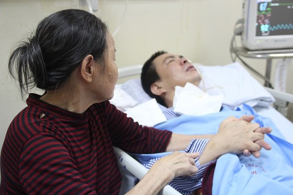 Mẹ chết lặng khi nghe con nói ngoài hành lang bệnh viện: Mẹ ơi cứu con, con sắp chết rồi”-5