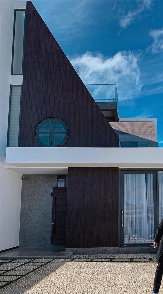 1 ngày trước đám cưới của Tóc Tiên - Touliver trên Đà Lạt: Cố giữ kín nhưng các khách mời check-in chuẩn bị kiểu này thì lộ từ vòng gửi xe!-10