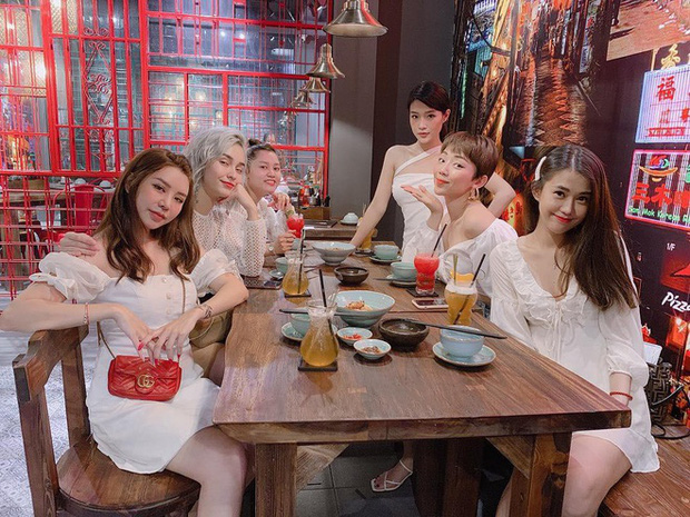 1 ngày trước đám cưới của Tóc Tiên - Touliver trên Đà Lạt: Cố giữ kín nhưng các khách mời check-in chuẩn bị kiểu này thì lộ từ vòng gửi xe!-13