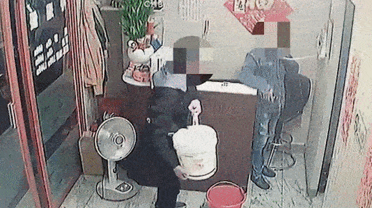 Bị từ chối tình cảm, người đàn ông Đài Loan 50 tuổi quyết định thiêu sống cô gái Việt Nam, khi xem lại camera giám sát ai cũng rùng mình-2