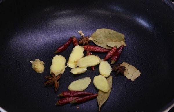 Thịt kho tàu mẹ làm theo cách này sẽ thơm, mềm, ngậy mà không hề ngán-8