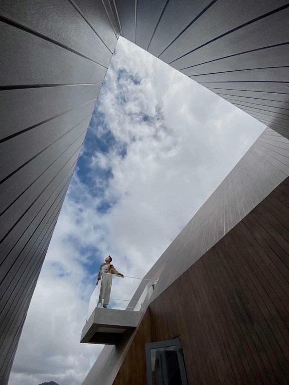 Nhà trên Đà Lạt của Tóc Tiên là một homestay vừa sang vừa xịn, 90% thiết kế đều bằng gỗ-4