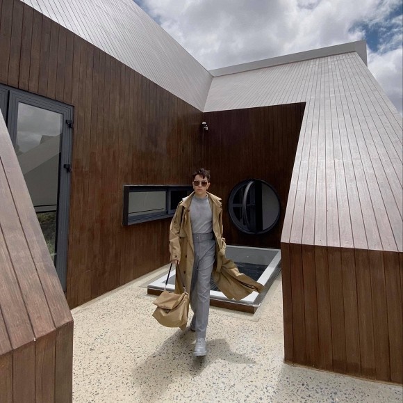 Nhà trên Đà Lạt của Tóc Tiên là một homestay vừa sang vừa xịn, 90% thiết kế đều bằng gỗ-6
