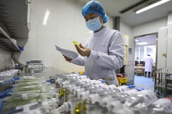 Trung Quốc mở rộng điều trị bằng huyết tương cho bệnh nhân nhiễm Covid-19
