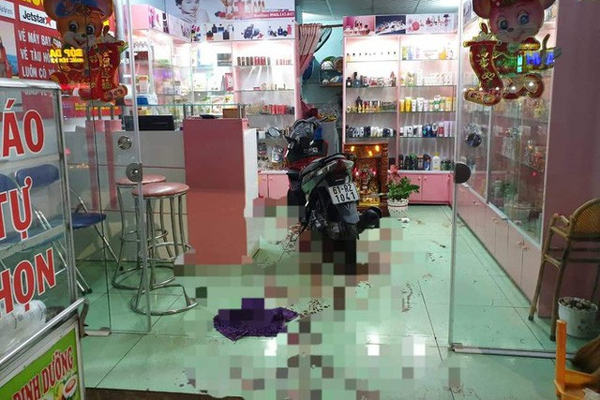 Người đàn ông lái ô tô đến nhà chém vợ cũ ngã gục ở Bình Dương khai gì sau khi ra đầu thú?-3