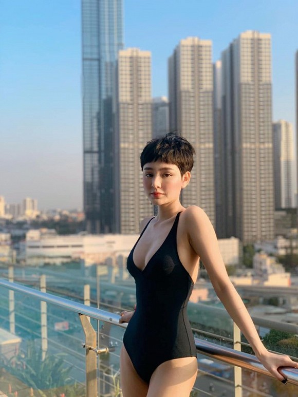 Hiếm khi diện áo tắm, ai ngờ ngoài đời Hiền Hồ cũng nuột như thế này-1