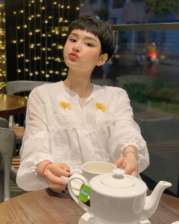 Hiếm khi diện áo tắm, ai ngờ ngoài đời Hiền Hồ cũng nuột như thế này-4