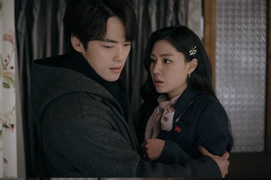 Cú lắt léo ngoạn mục của biên kịch Hạ cánh nơi anh, fan đừng vội khóc cho trai đẹp lừa đảo!