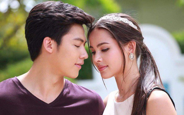 Đi làm về, tôi bực bội khi thấy đôi giày cao gót ngoài cửa nhưng càng choáng váng hơn khi nghe lỏm được mẩu chuyện của mẹ chồng mình-1