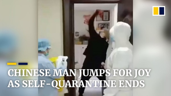 Được bác sĩ thông báo kết thúc 14 ngày cách ly vì dịch Covid-19, người đàn ông có hành động ăn mừng khiến dân mạng phải phì cười-2