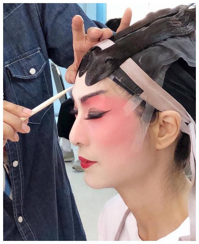 Bằng chứng thép 4 trên TVB: Sao nữ 65 tuổi - Mễ Tuyết, bố Tạ Đình Phong 84 tuổi gây sốc vì quá trẻ đẹp-6