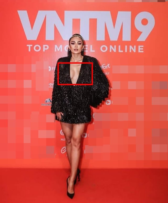 Ngọc Trinh lộ ngực bên mất bên còn-10