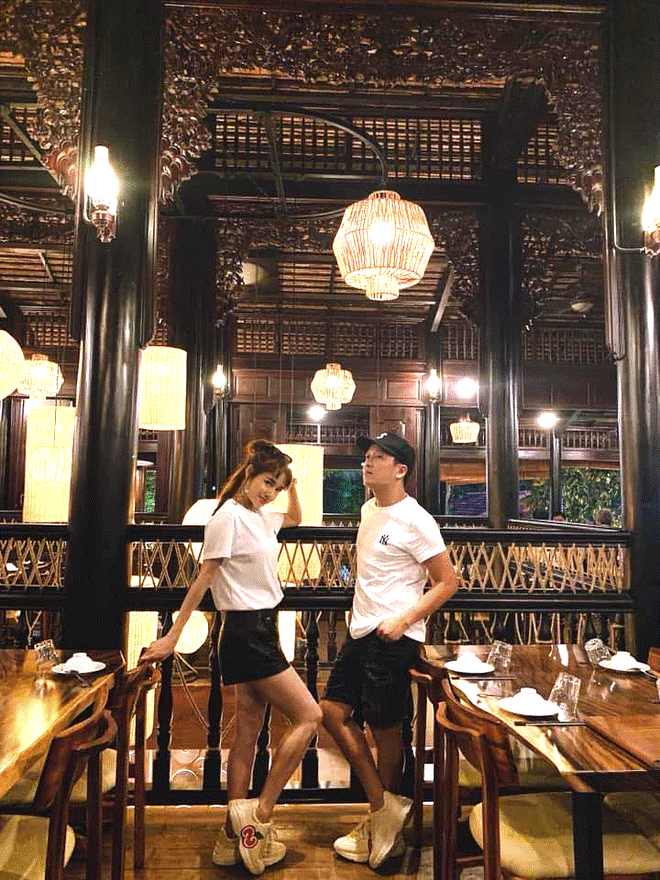 Nhã Phương - Trường Giang diện đồ đôi đi du lịch cực tình, nhưng body gầy gò dù đã tăng 2kg của cô mới là tâm điểm-2