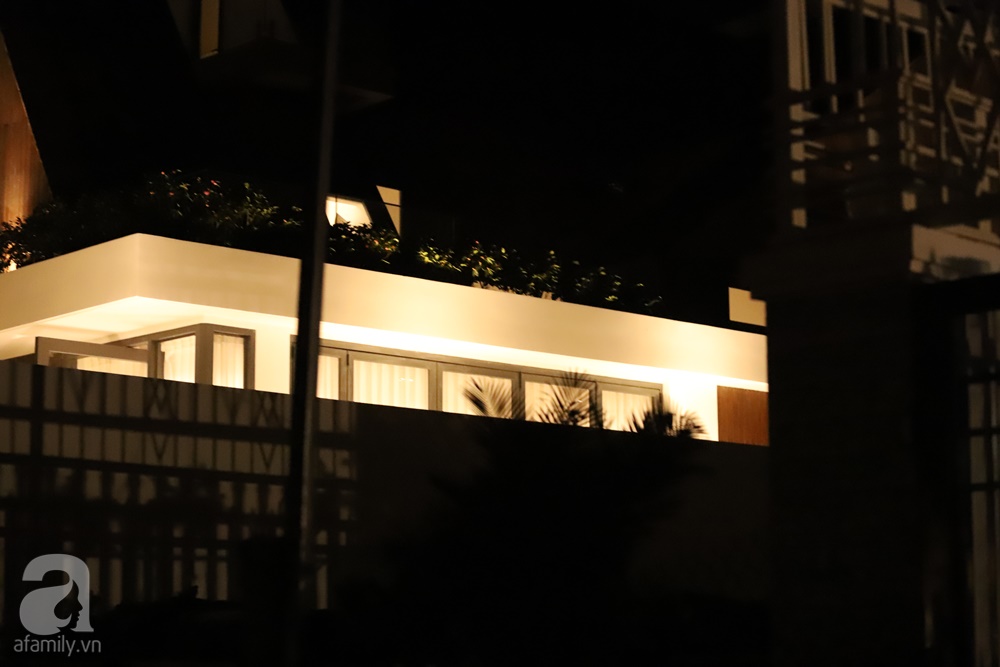 Đột kích địa điểm đám cưới Tóc Tiên - Hoàng Touliver trước giờ G: Xe hơi ra vào liên tục, kéo rèm kín mít nhưng lại ồn ào tiếng cười đùa-11