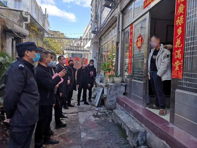 Nam thanh niên đến từ tâm dịch leo tường giữa khuya vì nhớ bạn gái, hậu quả là hàng chục người phải cách ly khẩn cấp-1