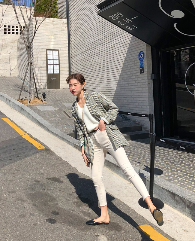 Quần skinny jeans đùng đùng hot trở lại và 12 cách diện bạn nên cập nhật ngay để sành điệu chẳng kém ai-3