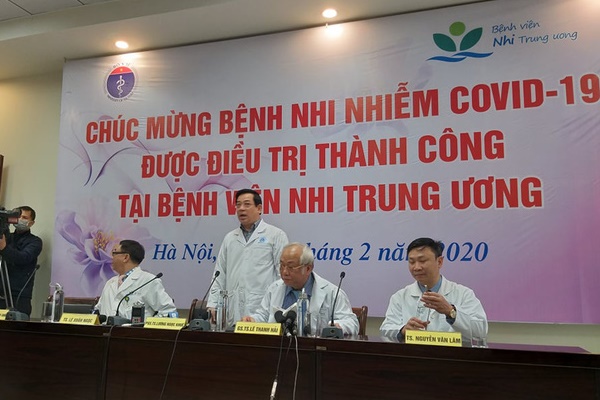 Bệnh nhi 3 tháng tuổi dương tính Covid-19 được xuất viện sau khi khỏi bệnh-2