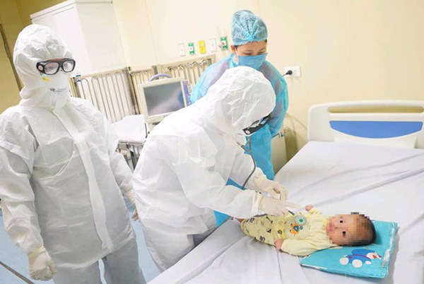 Bệnh nhi 3 tháng tuổi dương tính Covid-19 được xuất viện sau khi khỏi bệnh-1