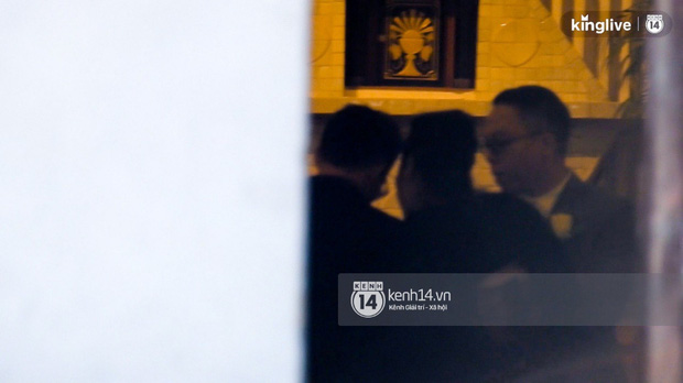 Đám cưới bí mật của Tóc Tiên - Hoàng Touliver: An ninh thắt chặt, bảo vệ căng dù che kín hình ảnh cô dâu-8