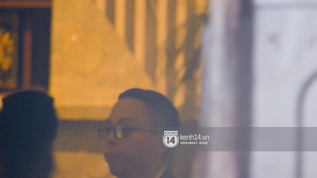 Đám cưới bí mật của Tóc Tiên - Hoàng Touliver: An ninh thắt chặt, bảo vệ căng dù che kín hình ảnh cô dâu-9