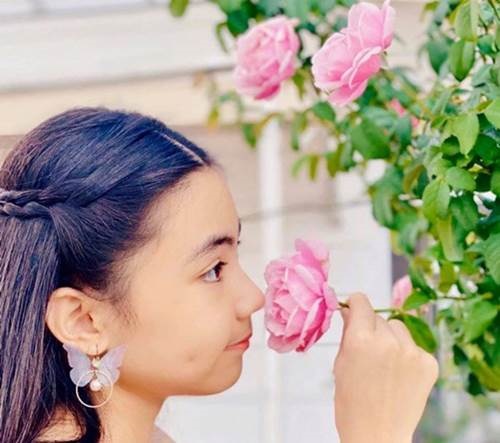 Bà xã Quyền Linh khoe vườn hồng ngập sắc, mọi sự trầm trồ lại đổ vào 2 cô công chúa-4