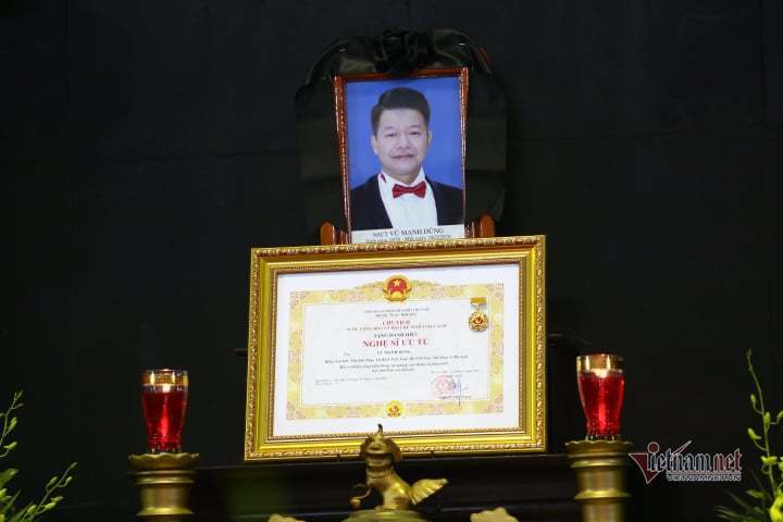 Đám tang đẫm nước mắt tiễn đưa NSƯT Vũ Mạnh Dũng-1