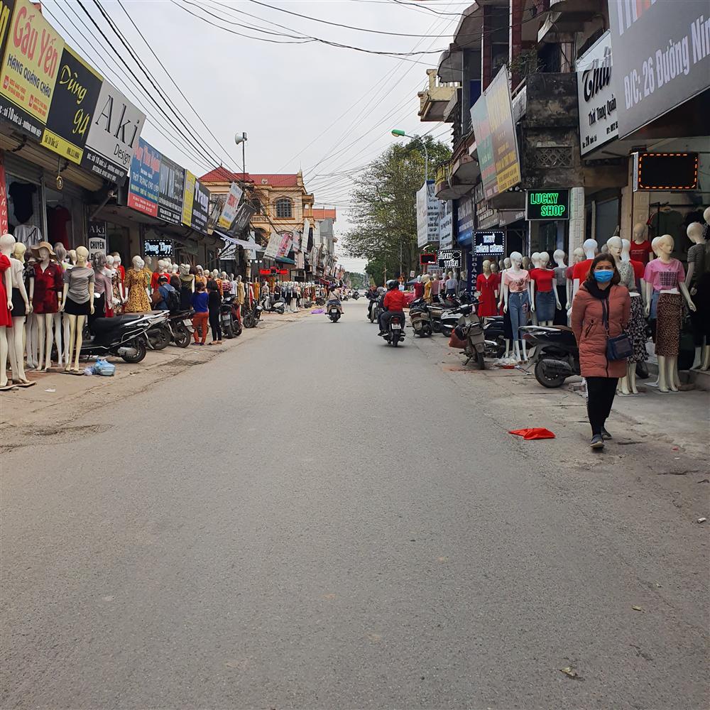 Chợ Ninh Hiệp vắng vẻ, tiểu thương ngồi chơi cả ngày vì không có hàng-1