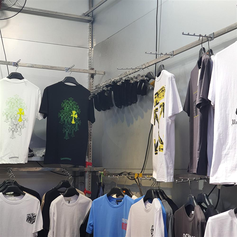 Chợ Ninh Hiệp vắng vẻ, tiểu thương ngồi chơi cả ngày vì không có hàng-11