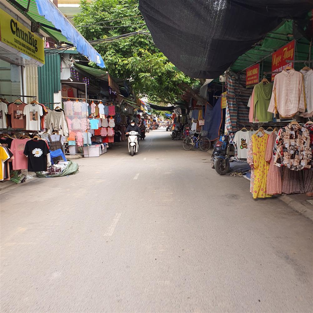 Chợ Ninh Hiệp vắng vẻ, tiểu thương ngồi chơi cả ngày vì không có hàng-3