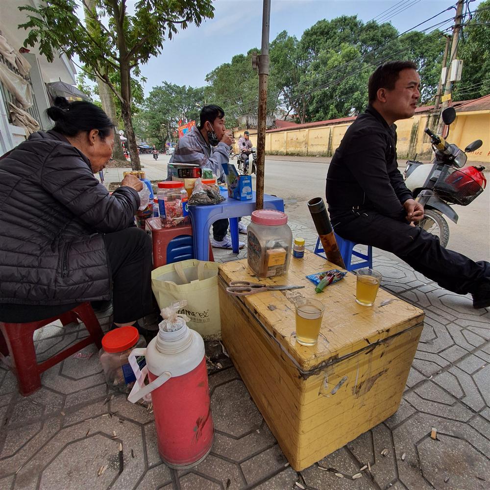 Chợ Ninh Hiệp vắng vẻ, tiểu thương ngồi chơi cả ngày vì không có hàng-5
