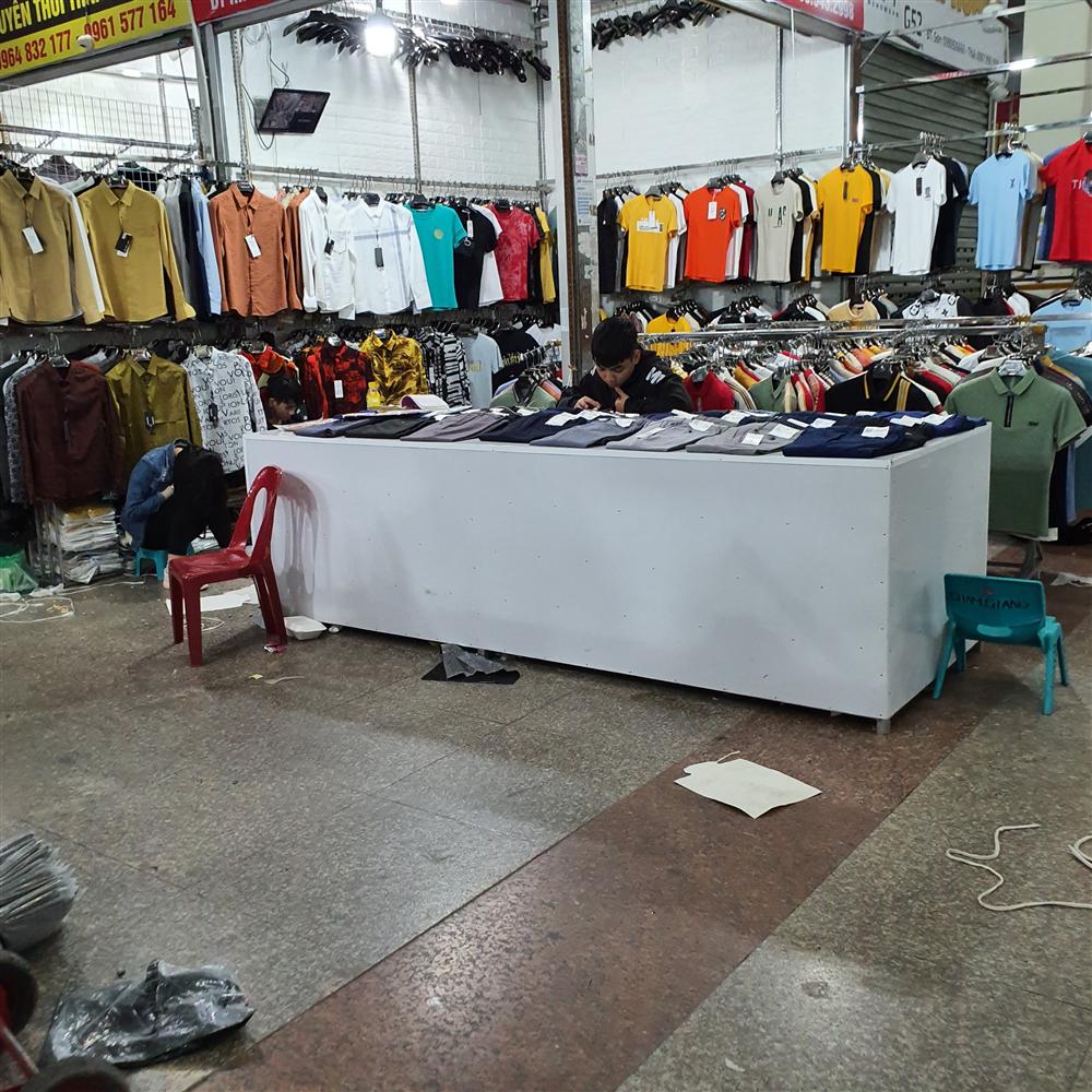 Chợ Ninh Hiệp vắng vẻ, tiểu thương ngồi chơi cả ngày vì không có hàng-8