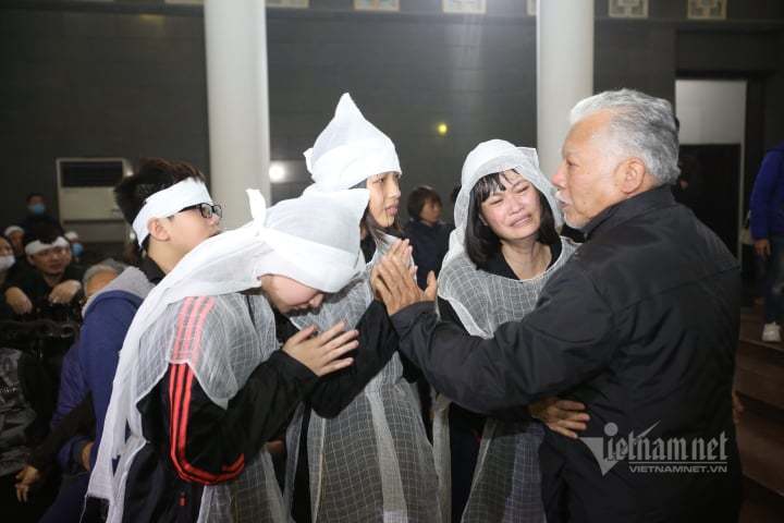 Đám tang đẫm nước mắt tiễn đưa NSƯT Vũ Mạnh Dũng-13