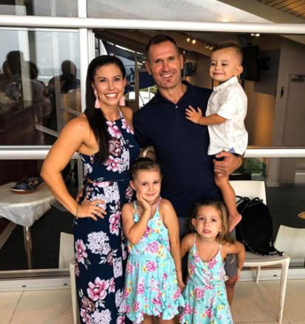 Sốc: Cựu sao bóng bầu dục phóng hỏa thiêu chết vợ và ba con nhỏ trước khi rút dao tự kết liễu mạng sống-3