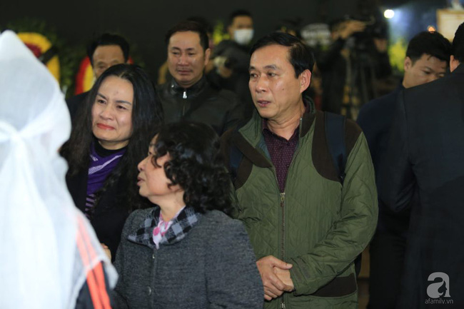 NS Xuân Bắc, ca sĩ Thanh Lam cùng rất đông các nghệ sĩ Việt rơi nước mắt khi tới tiễn đưa NSƯT Vũ Mạnh Dũng về nơi an nghỉ cuối cùng-5