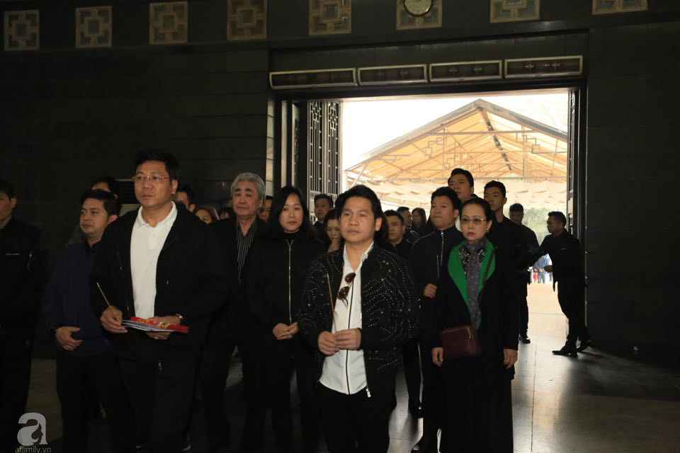 NS Xuân Bắc, ca sĩ Thanh Lam cùng rất đông các nghệ sĩ Việt rơi nước mắt khi tới tiễn đưa NSƯT Vũ Mạnh Dũng về nơi an nghỉ cuối cùng-6
