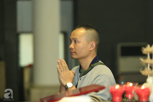 NS Xuân Bắc, ca sĩ Thanh Lam cùng rất đông các nghệ sĩ Việt rơi nước mắt khi tới tiễn đưa NSƯT Vũ Mạnh Dũng về nơi an nghỉ cuối cùng-13