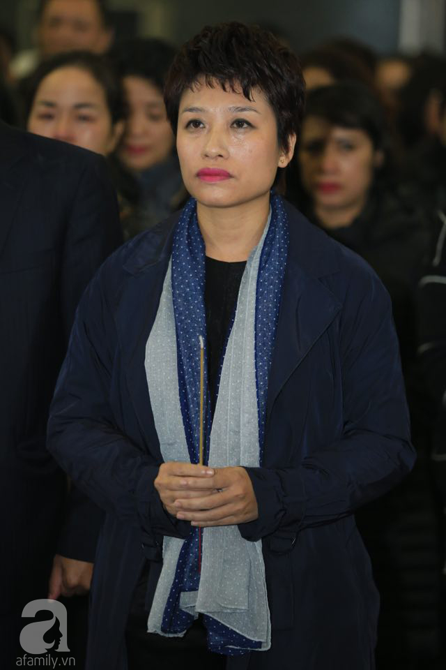 NS Xuân Bắc, ca sĩ Thanh Lam cùng rất đông các nghệ sĩ Việt rơi nước mắt khi tới tiễn đưa NSƯT Vũ Mạnh Dũng về nơi an nghỉ cuối cùng-23