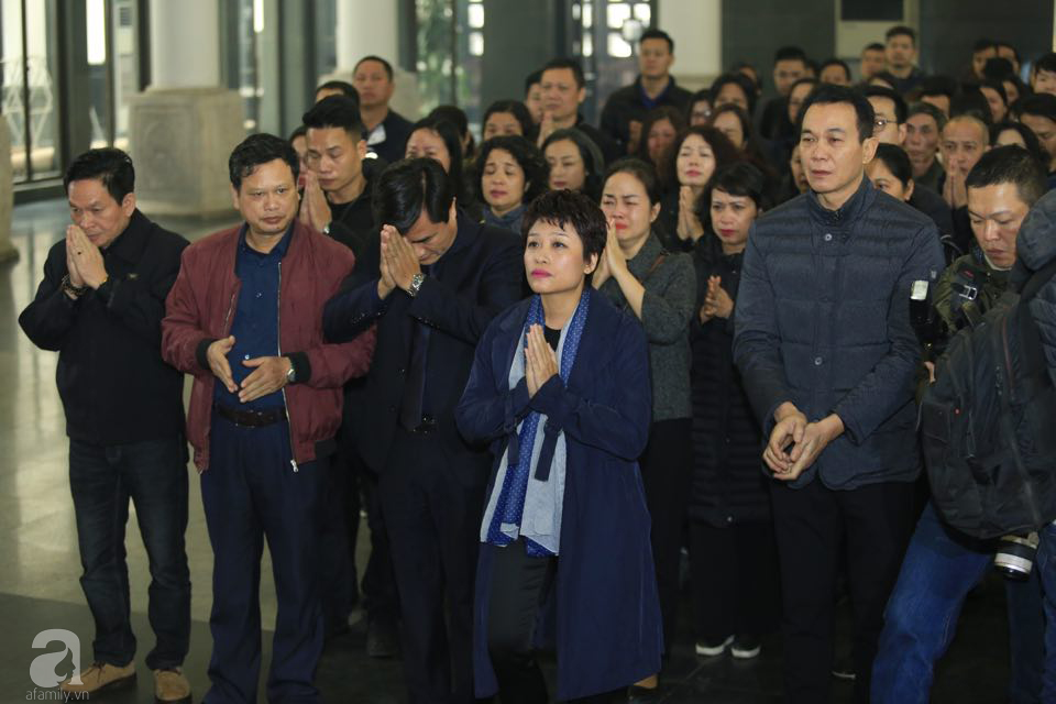 NS Xuân Bắc, ca sĩ Thanh Lam cùng rất đông các nghệ sĩ Việt rơi nước mắt khi tới tiễn đưa NSƯT Vũ Mạnh Dũng về nơi an nghỉ cuối cùng-21