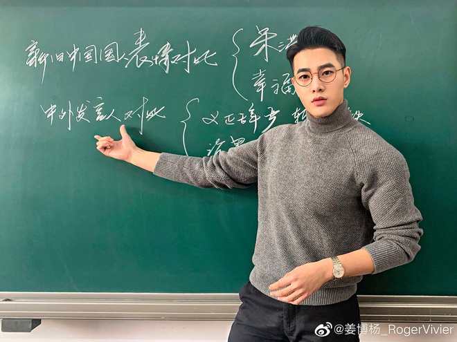 Thêm một thầy giáo gây sốt với ngoại hình đậm chất soái ca, biết profile lại càng trầm trồ hơn nữa-5