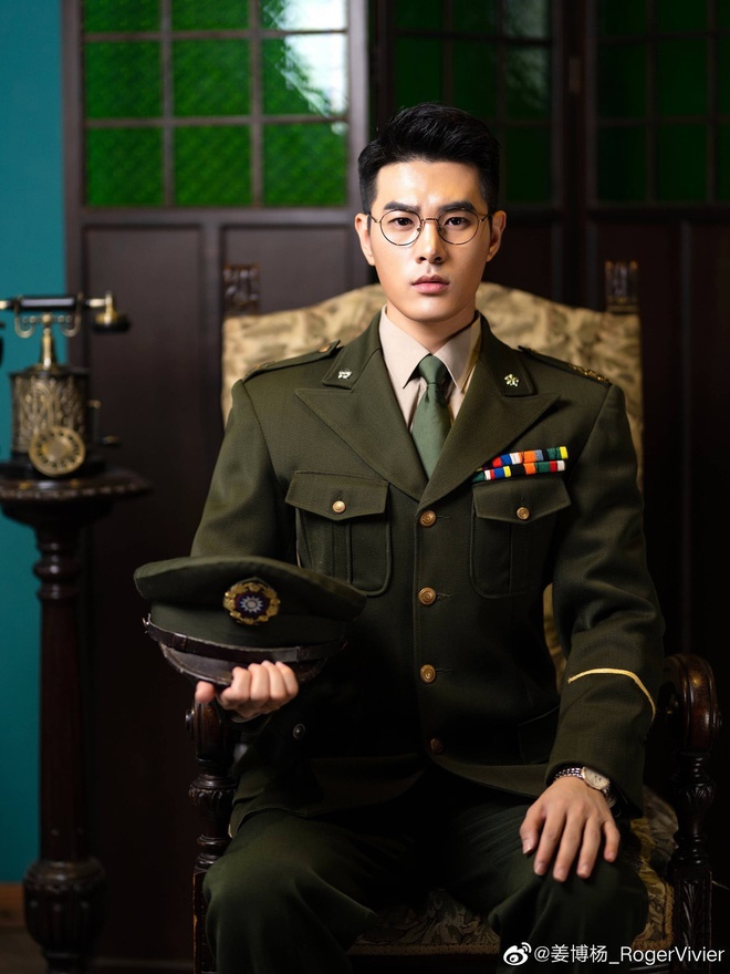 Thêm một thầy giáo gây sốt với ngoại hình đậm chất soái ca, biết profile lại càng trầm trồ hơn nữa-11