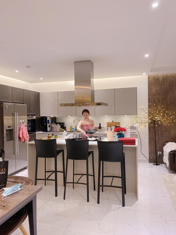 Chăm nấu cơm cho vợ 9x xinh đẹp, Dương Khắc Linh cũng nhận lại kết quả ấm lòng-7