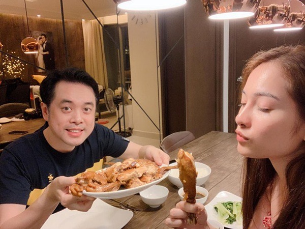 Chăm nấu cơm cho vợ 9x xinh đẹp, Dương Khắc Linh cũng nhận lại kết quả ấm lòng-9