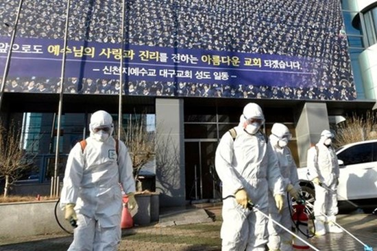 Virus corona tại Hàn Quốc: Hơn 1000 người từng đến nhà thờ cùng bệnh nhân 'siêu lây nhiễm', 90 xuất hiện triệu chứng, 396 'chưa liên lạc được'